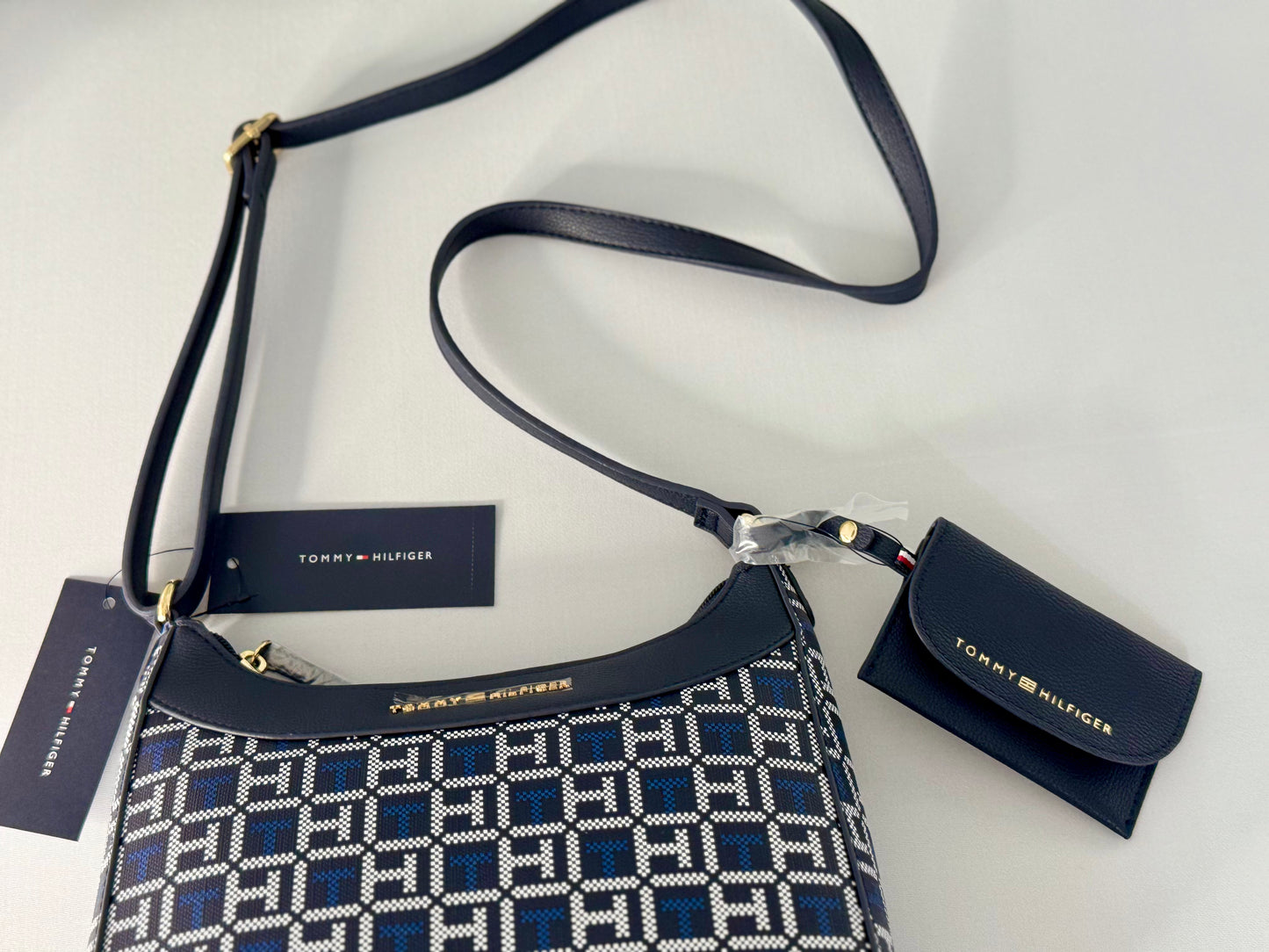 Bolso estructurado Tommy Hilfiger con su monedero