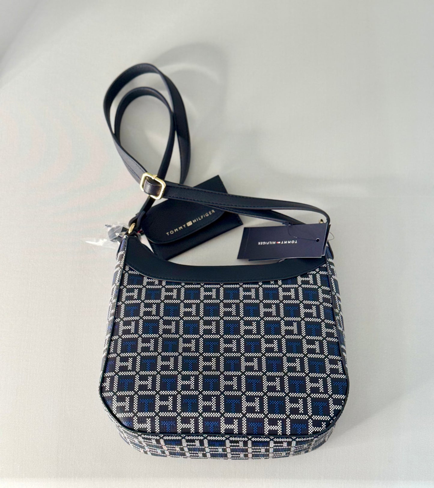 Bolso estructurado Tommy Hilfiger con su monedero