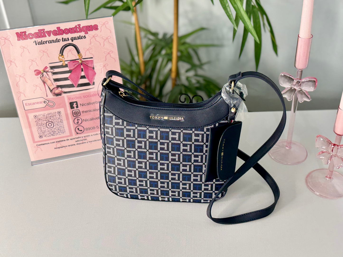 Bolso estructurado Tommy Hilfiger con su monedero