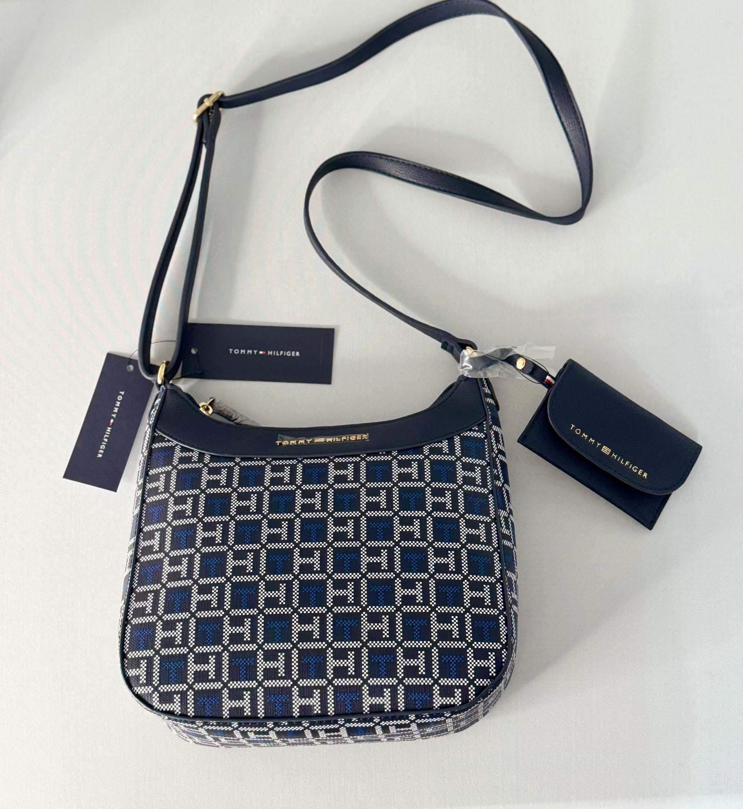 Bolso estructurado Tommy Hilfiger con su monedero