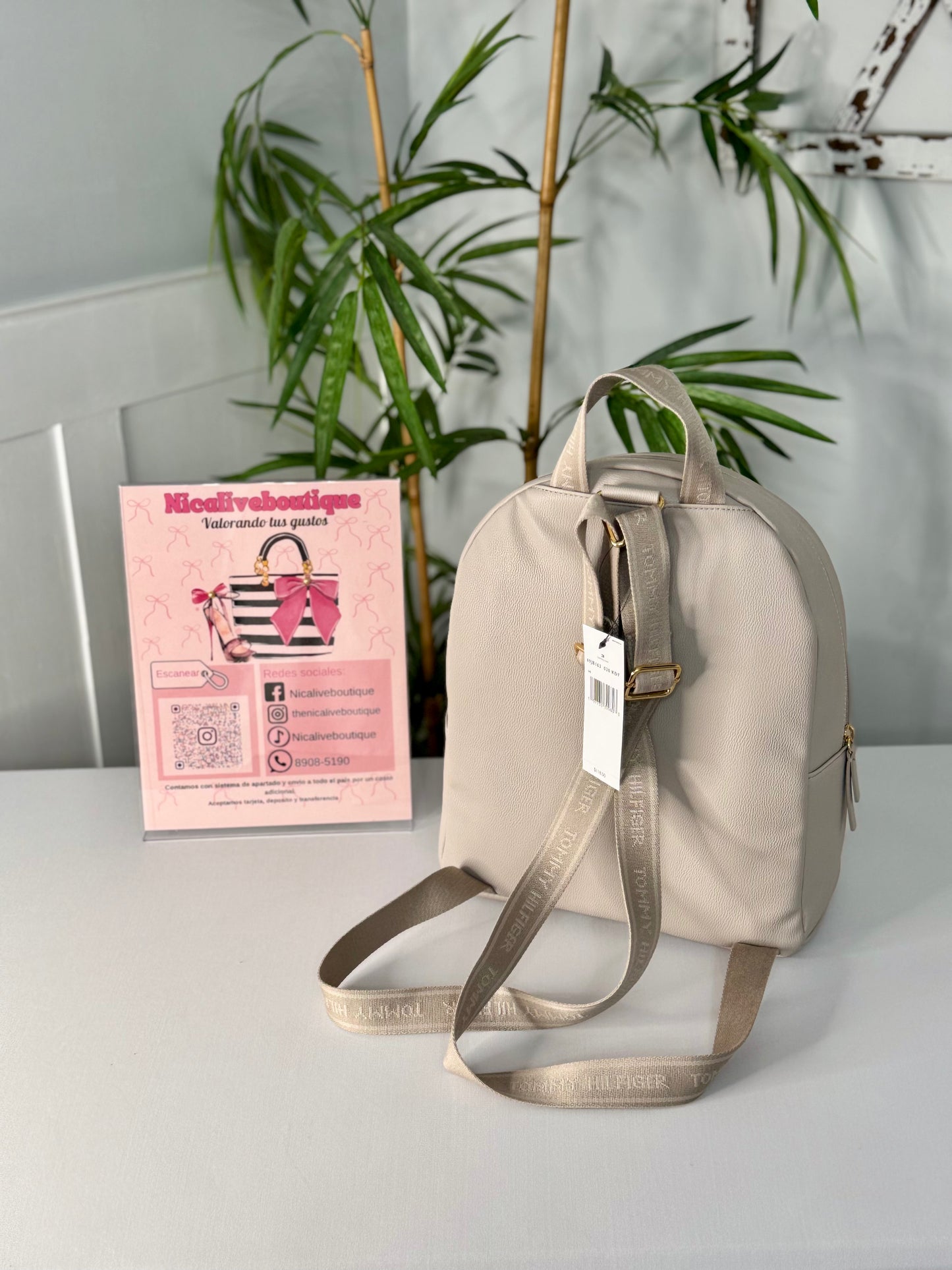 mochila de cuero Tommy Hilfiger