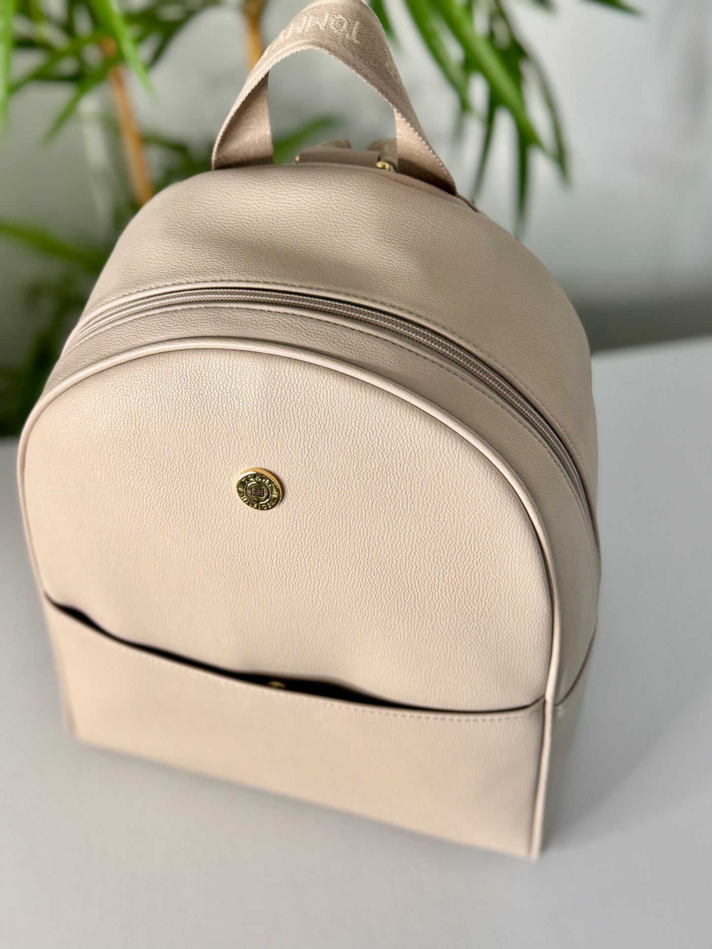 mochila de cuero Tommy Hilfiger