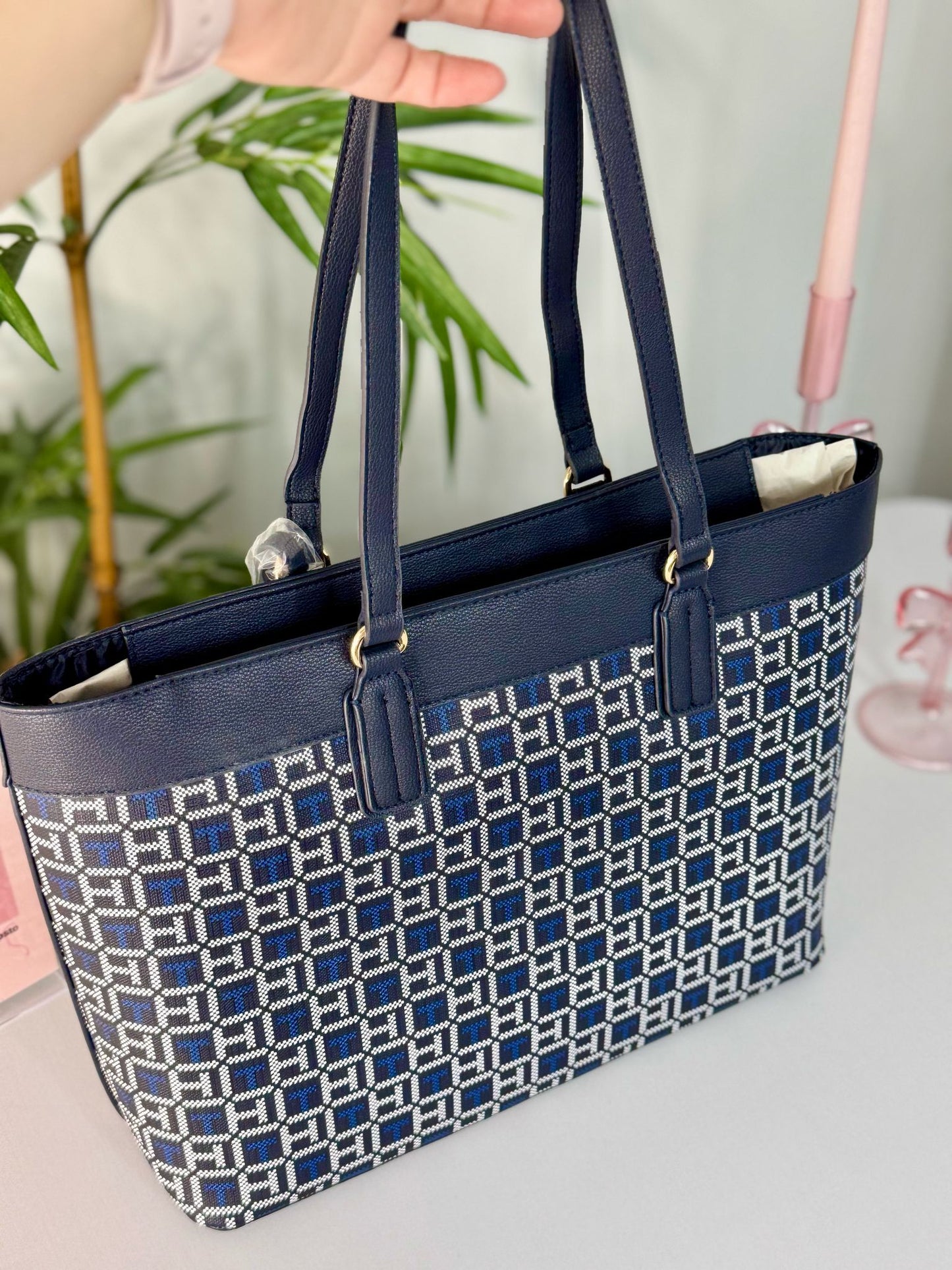 Tommy Hilfiger Totes
